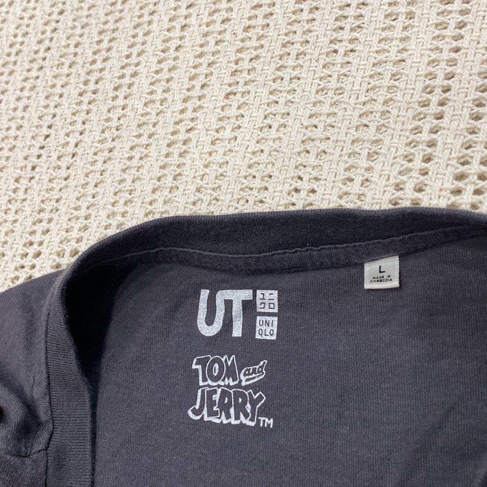 SOLD YEY  !!   Uniqlo 100% Cotton Tom & Jerry Funny Gray T-shirt Top L ! - Picture 6 of 7